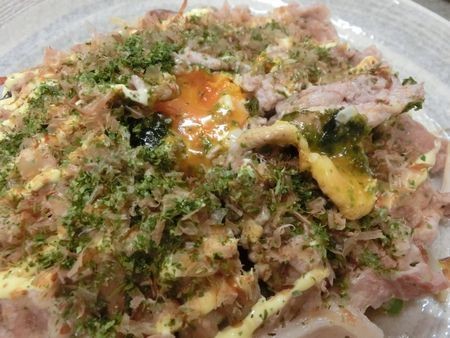 『半熟玉子がとろ～り♪　粉不使用☆　レンジでお好み焼き風』