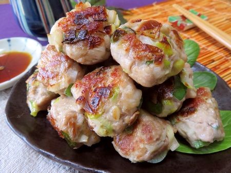 『ギョーザ味♪　豚こま肉で香味肉団子』