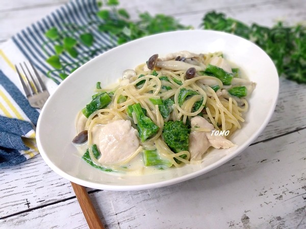 フライパン一つで♪鶏胸肉と菜の花のワンポット豆乳クリームパスタ