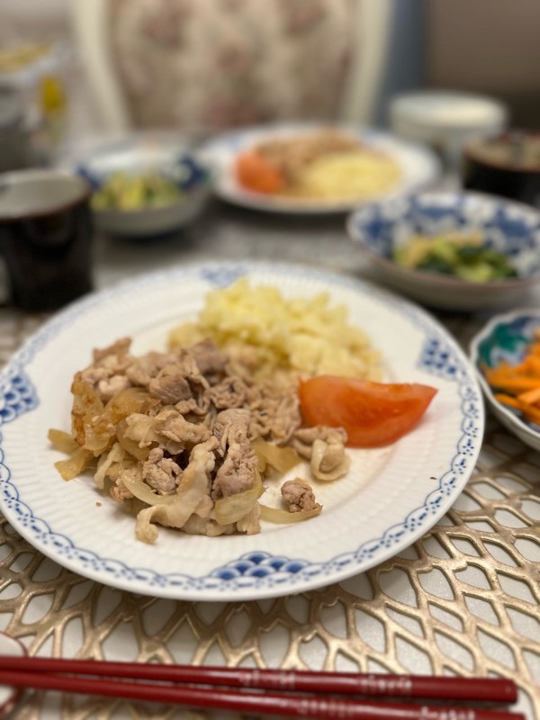 『豚✨の✨生姜焼き✨と✨たたききゅうり✨の✨黒酢漬け✨で✨お家ごはん✨』