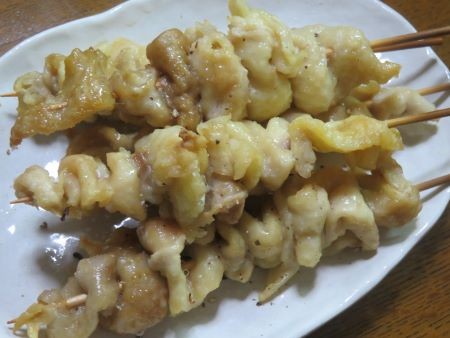 『やっぱり塩が好き♪　鶏皮で焼き鳥』