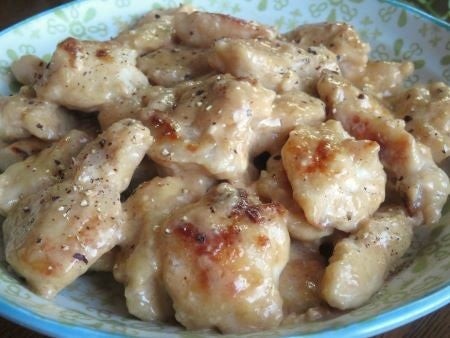 『しっとりしみうま♪　鶏むね肉のポンマヨ炒め』