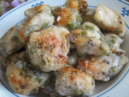 『油大さじ2でから揚げ風♪　鶏むねのゆかりしそ焼き』