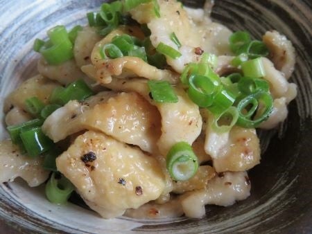 『トースターで焼いておつまみ♪　鶏皮塩焼きのレモン汁和え』