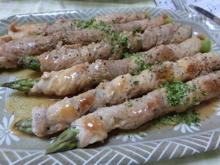『豚こま肉でうまうま♪　アスパラの豚巻きバタポン炒め　』