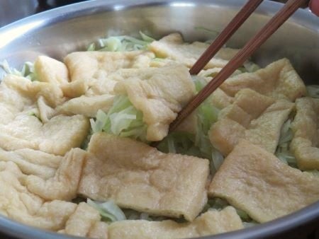 『フライパンでヘルシー☆　千切りキャベツと油揚げの蒸ししゃぶ風』