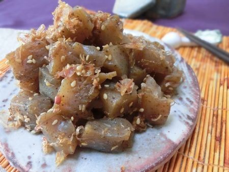 『かつお節をからめるとうま味が倍増♪　雷こんにゃく』