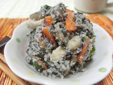 『鶏皮でうま味増し増し♪　野菜たっぷり鶏皮のおから煮』