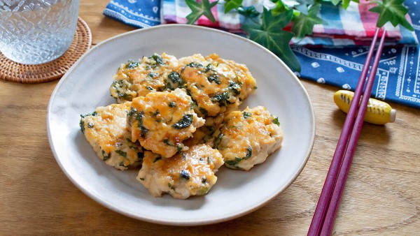 こねて焼くだけ！こってりなのに後味さっぱりな「鶏むね肉と大葉のチーズ焼き」の作り方