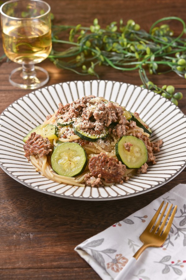 ズッキーニの白いボロネーゼ｜フライパンひとつで簡単！夏にぴったりごちそうパスタ - すずめの食卓３６５日