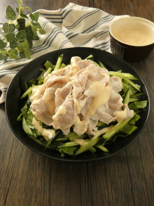 『さっぱり味でモリモリ食べられる！「豚しゃぶの味噌ヨーグルトがけ」』