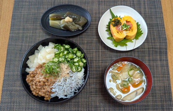 栄養面と一緒に飽きない工夫☆ねばねばとしらすのごはん♪☆♪☆♪