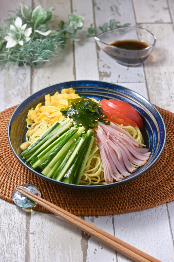 さっぱり手作りダレで簡単！王道の冷やし中華｜レモン香る夏の定番麺レシピ - すずめの食卓３６５日