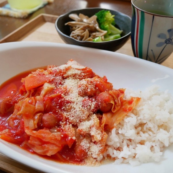 『ソーセージとキャベツのトマト煮、昨日の昼ごはん#本日のおうちごはん』