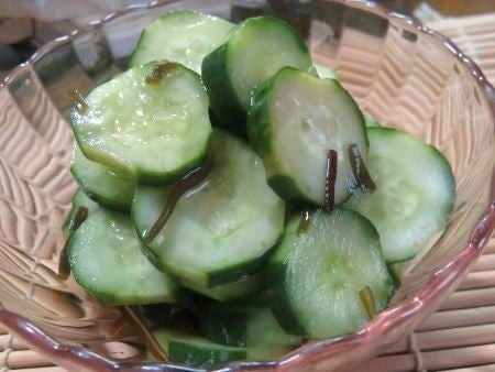 『ポリ袋で置くだけ簡単♪　きゅうりの塩昆布漬け』