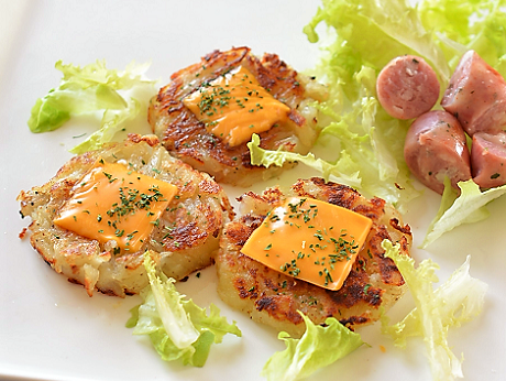 スイスの朝食、じゃが芋をこんがり焼いた「ロスティ」♪