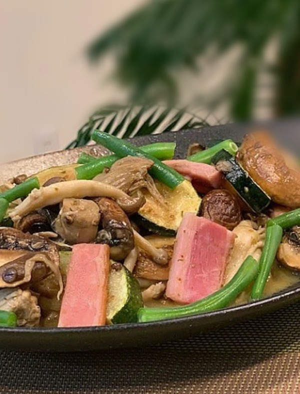 ズッキーニ消費で昨日は冷蔵庫残り物食材ですばやく炒め物～バスの中から海を見てホットひと時