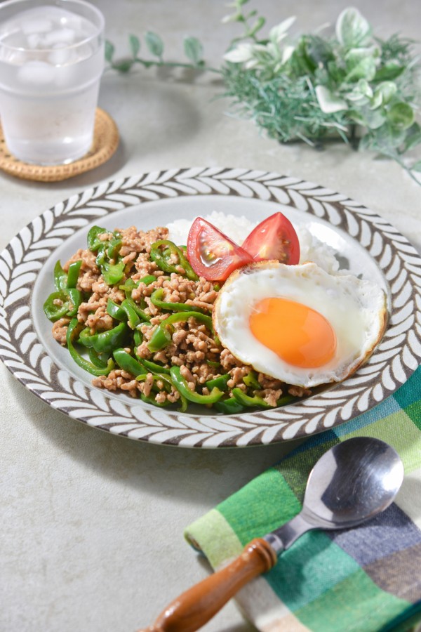 １０分で完成！ピーマンそぼろごはん|夏休みお昼ごはん問題解決メニュー - すずめの食卓３６５日