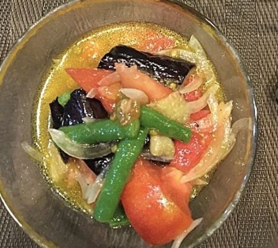 お肉でパワーアップの夕食・・「ターメリック」で火を使わず夏野菜のカレー風味マリネ