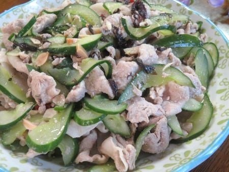 『夏にハマる～♪　豚こま肉ときゅうりのにんにく赤じそ炒め』