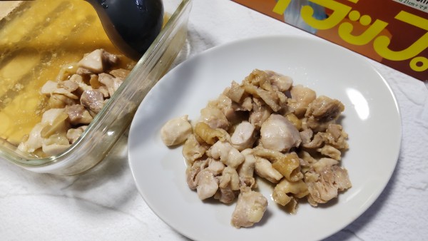 火を使わない！ポリ袋で揉み込みレンチンで完成！ふっくら柔らかガーリック風味のレンジ蒸し鶏肉！
