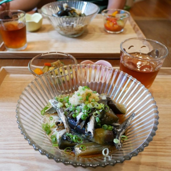 『ナスと煮干しのレンチン煮のっけ素麺、昼ごはん#本日のおうちごはん』