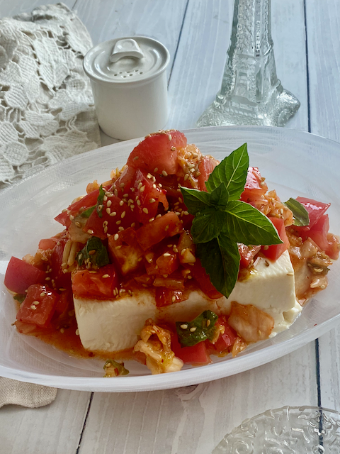 食べると元気になれる！夏美人トマトとキムチの冷奴