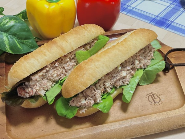 「鯖缶とクリームチーズのサンドイッチ」レシピ｜鯖＋トマトで栄養UP！