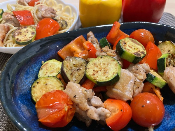 鶏肉と夏野菜のガーリック炒めレシピ｜味付け簡単！