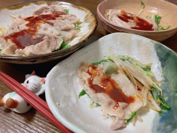 包丁も火も使わない！蒸し豚バラ肉のコチュジャンソースがけレシピ