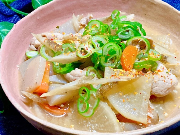 下処理なしで簡単｜もつ煮込み風豚バラのレシピ