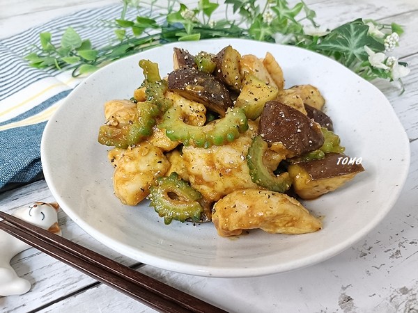 まだまだゴーヤ♪ゴーヤと鶏胸肉のスパイシーケチャップ炒め