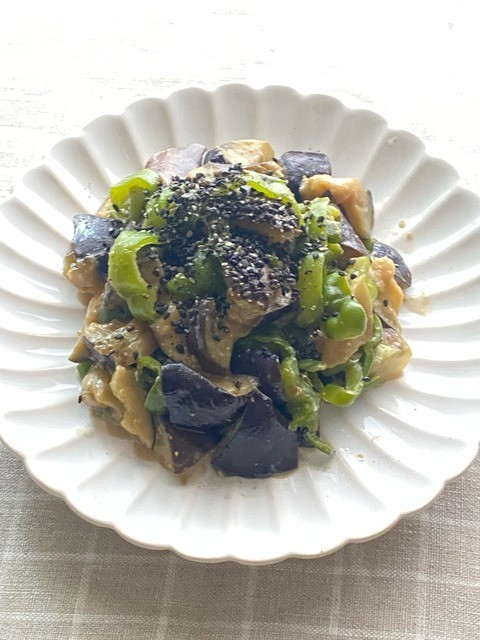 【乳和食】なすとピーマンの味噌炒めに牛乳？（PR）