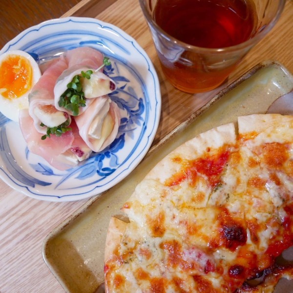 『イチジクと生ハムのサラダとピザ、昨日の晩ごはん#本日のおうちごはん』