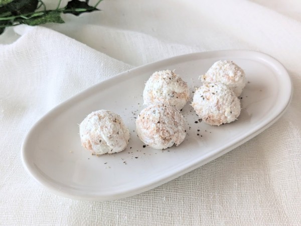 ヘルシーおつまみ♪『ツナとペッパーのチーズボール』の作り方【美肌レシピ】 - 美肌Dish