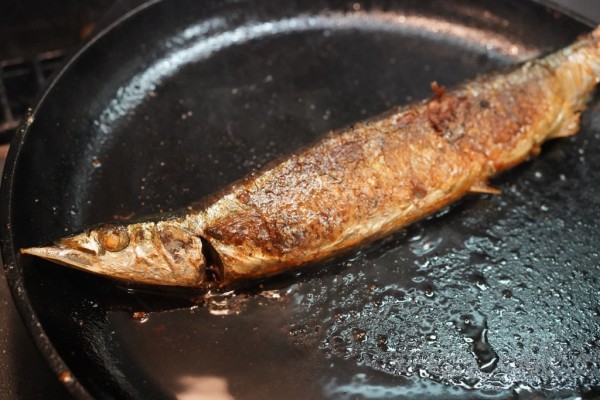 おもいの鉄板で焼く、焼き秋刀魚