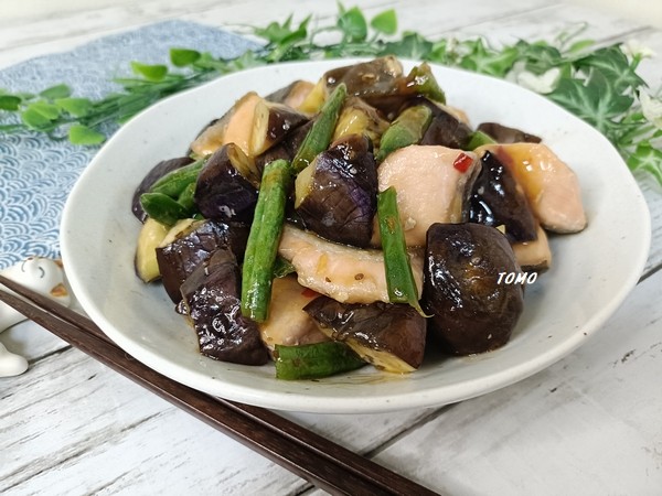 ご飯が進む♪なすと生鮭のスイチリ炒め