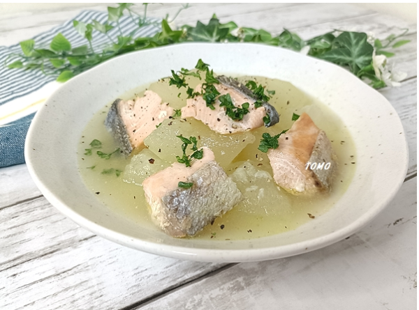 冬瓜と生鮭のコンソメ生姜煮