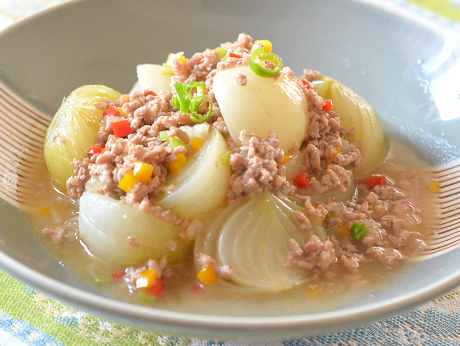 小さな玉ねぎの彩りそぼろ餡かけ♪