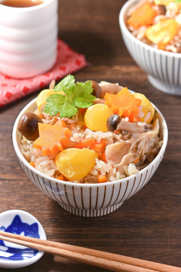 【栗ときのこの炊き込みご飯】秋の味覚を炊飯器で簡単に！ほっこり香るごちそうご飯 - すずめの食卓３６５日