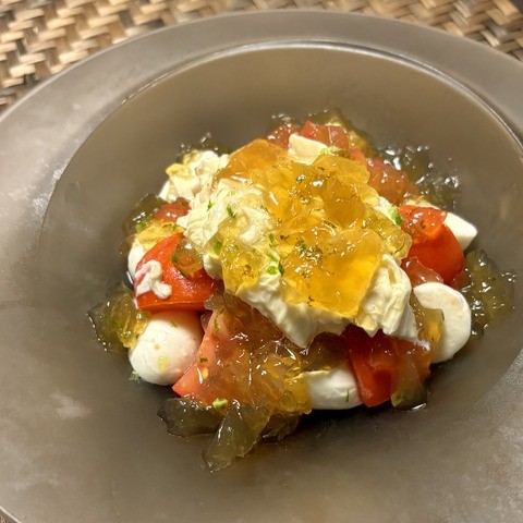 トマトとモッツァレラと湯葉の青ゆずジュレ。カプレーゼよりも和風、ゆずの香りが季節を感じられるちょっとおしゃれなおつまみ。 : SuperSlowIegohan   毎日呑んでもダイエット&ボディメイクおつまみ