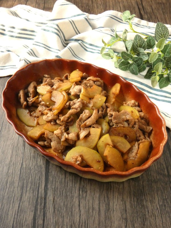 『メイン材料2つ！「豚肉と青パパイヤの旨ダレ炒め」』