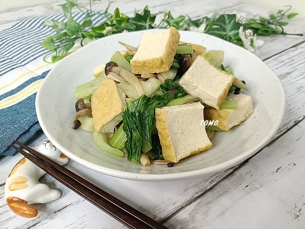 お肉なしでもボリューム満点♪青梗菜と厚揚げの中華炒め
