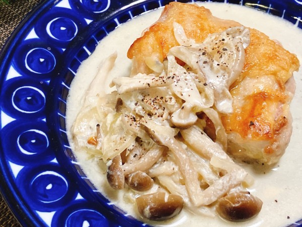 牛乳で作る｜きのこたっぷり鶏肉のフリカッセのレシピ