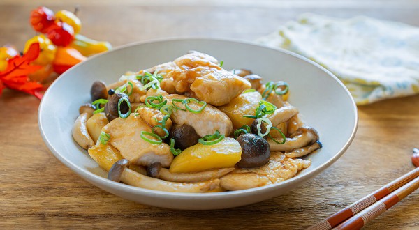 切って炒めるだけ！食べごたえバツグン「鶏とじゃがいもの甘辛炒め」の作り方