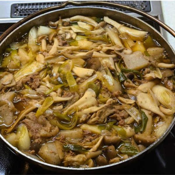 山形風芋煮レシピ｜醤油味でご飯がすすむ郷土鍋！