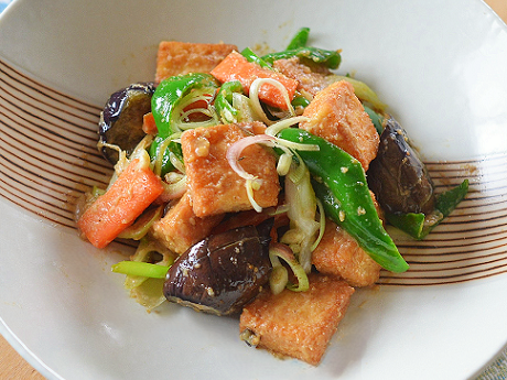 ミニ厚揚げとなすとピーマンのごまみそ炒め♪