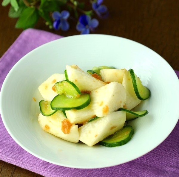 野菜でもう一品 ♪  長いもときゅうりの梅和え (レシピ)