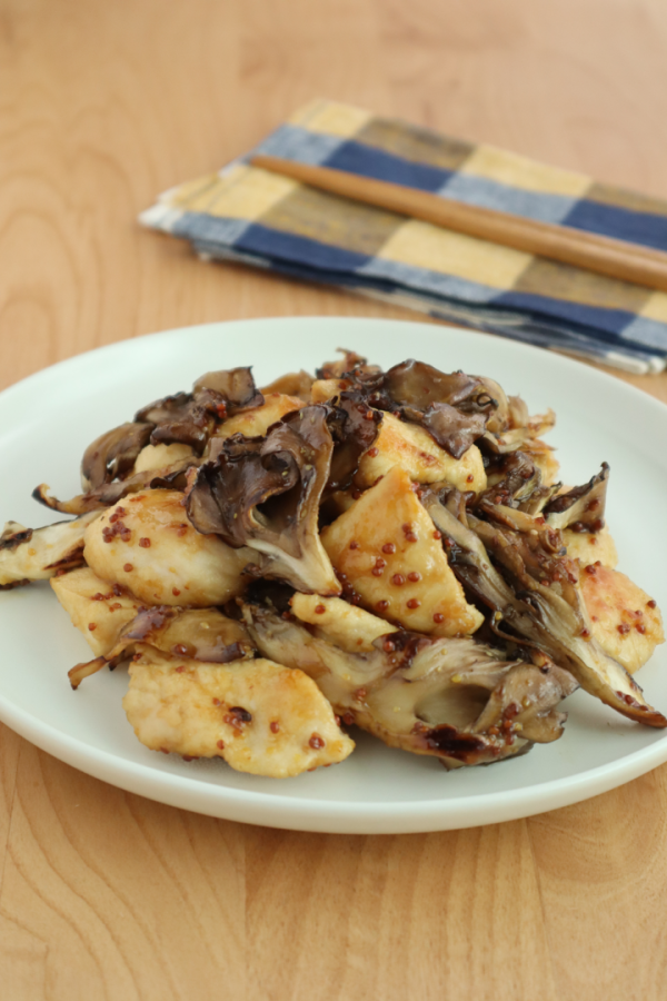 『【#ヘルシーレシピ】鶏むね肉と黒まいたけのハニーマスタードソテー』