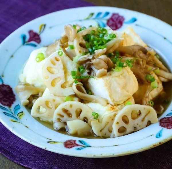 市販の揚げ出し豆腐にひと工夫♪ 「 揚げ出し豆腐の秋の恵みあんかけ」 (レシピ)